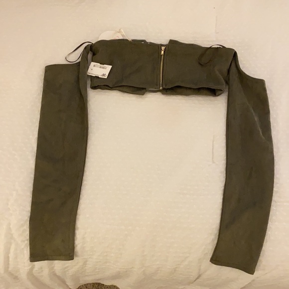 BRAND NEW never worn- 2 piece set. - Picture 6 of 7